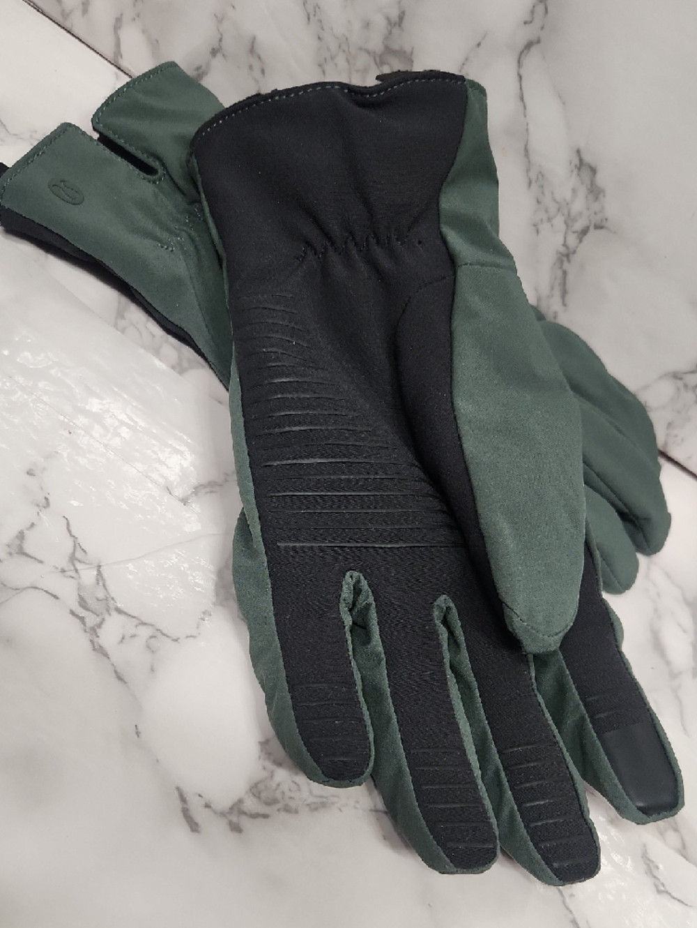 lululemon athletica Women's Olive Green Insulated Gloves - Picture 4 of 6